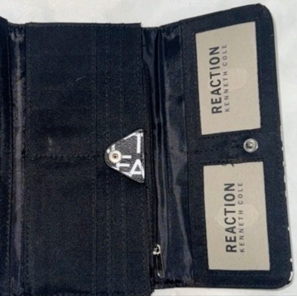 Kenneth Cole Tri-Fold Long Wallet With Logo All Over In Black & White - Picture 5 of 7